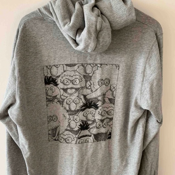 KAWS x UNIQLO COTTON KNIT WEAR - Picture 3 of 3